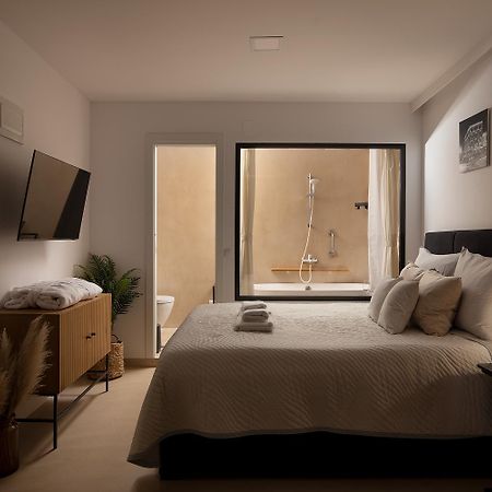 Deluxe Studio In City Center With Free Private Parking روفينج المظهر الخارجي الصورة