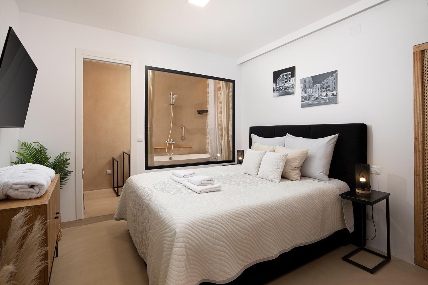 Deluxe Studio In City Center With Free Private Parking روفينج المظهر الخارجي الصورة
