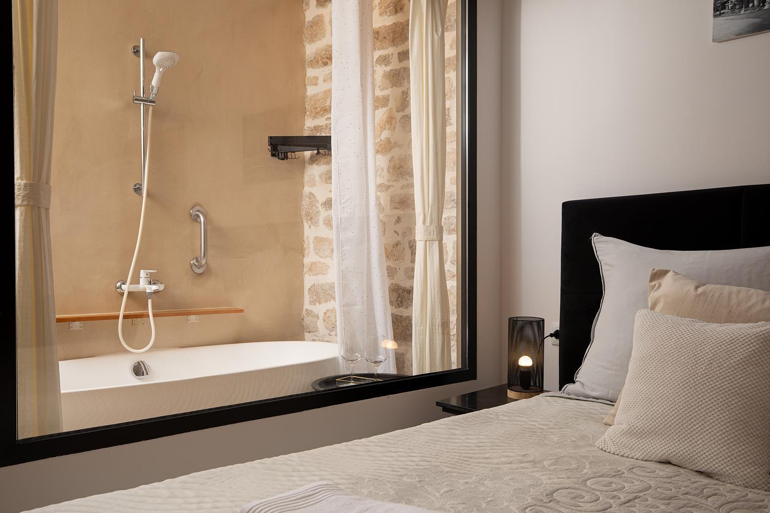 Deluxe Studio In City Center With Free Private Parking روفينج المظهر الخارجي الصورة